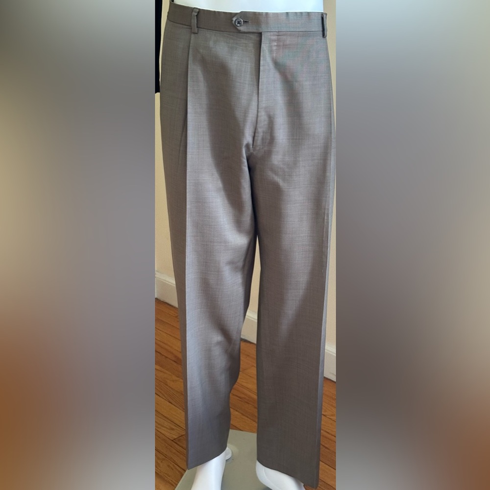Jos Banks Taupe Color. Pleated Front. Deep Pockets Dress Pants Sz 42